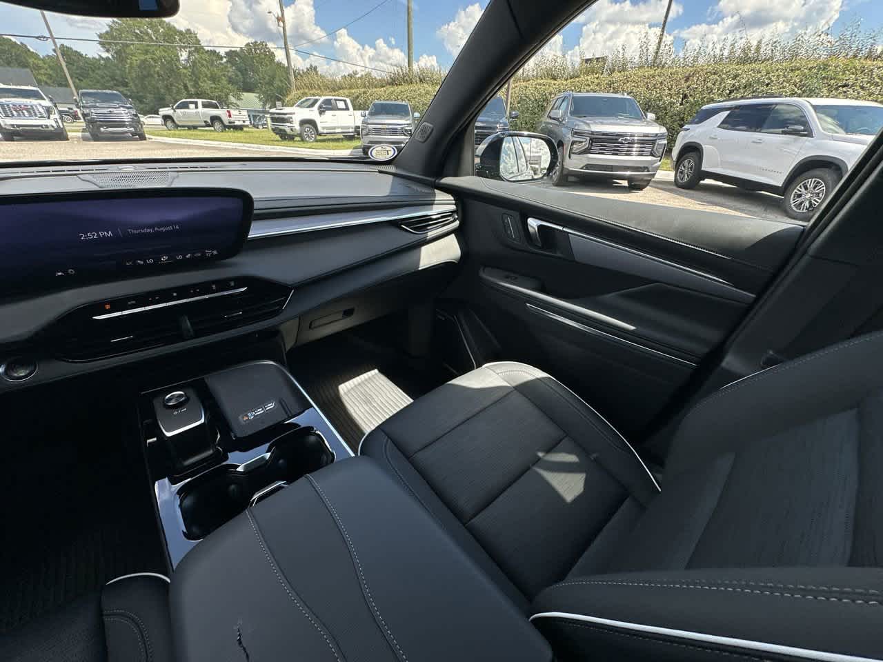 2025 Buick Enclave Sport Touring photo 2