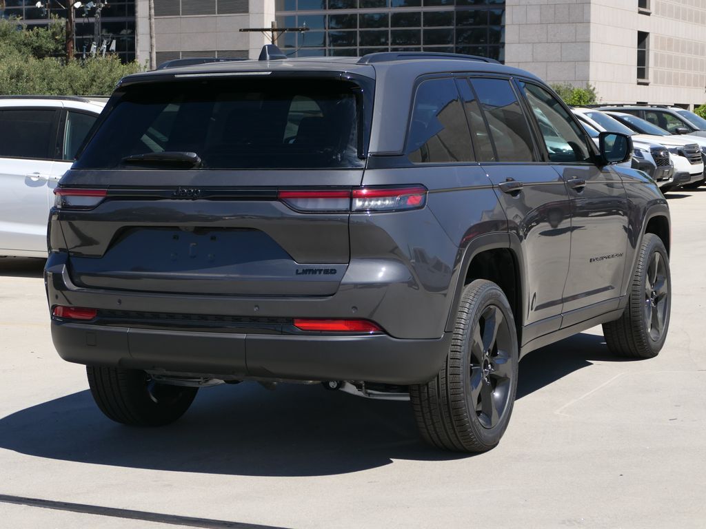 2025 Jeep Grand Cherokee Limited photo 2