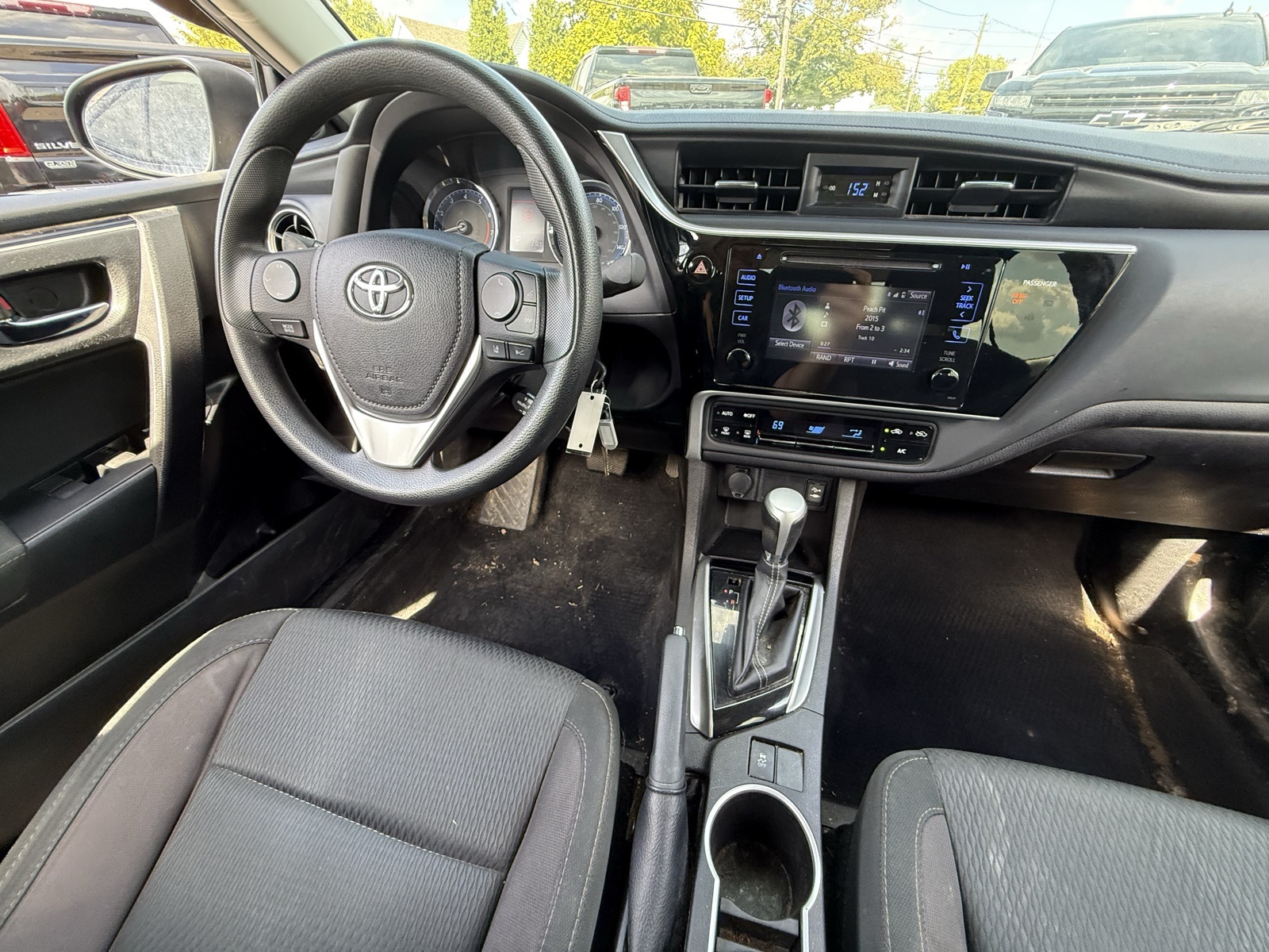 2017 Toyota Corolla LE photo 14