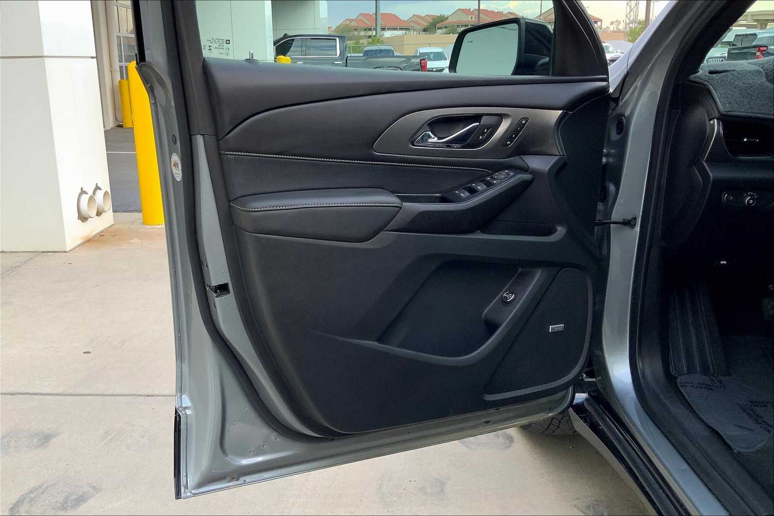 2023 Chevrolet Traverse Premier photo 20