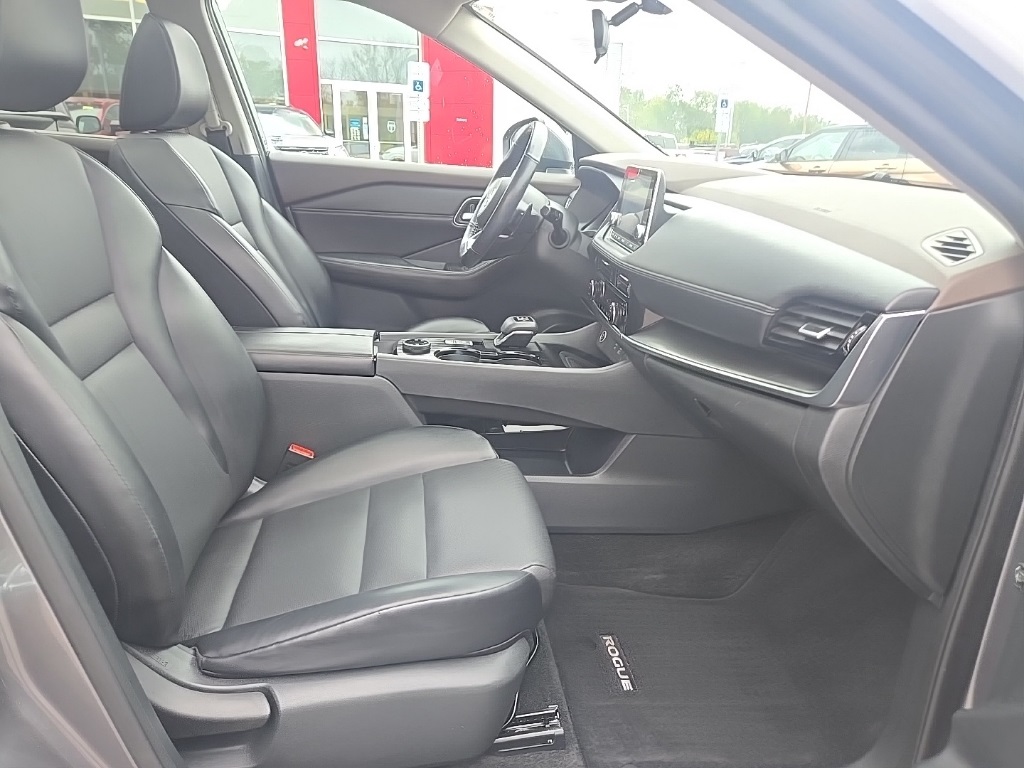 2021 Nissan Rogue SV photo 23