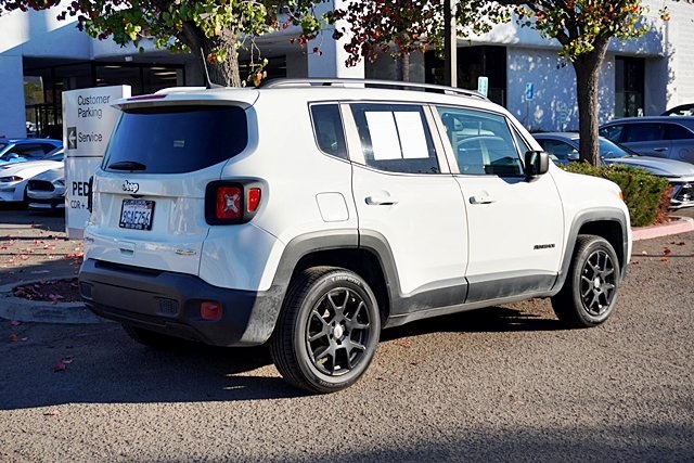 Certified Used 2022 White Jeep Latitude image 7