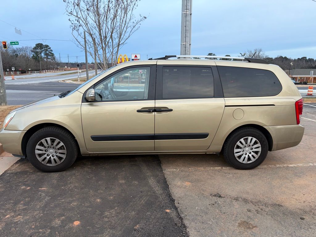 2011 Kia Sedona LX's photo