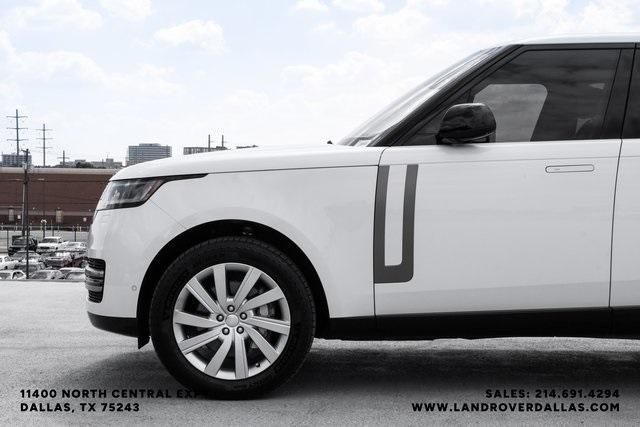 2023 Land Rover Range Rover SE photo 10