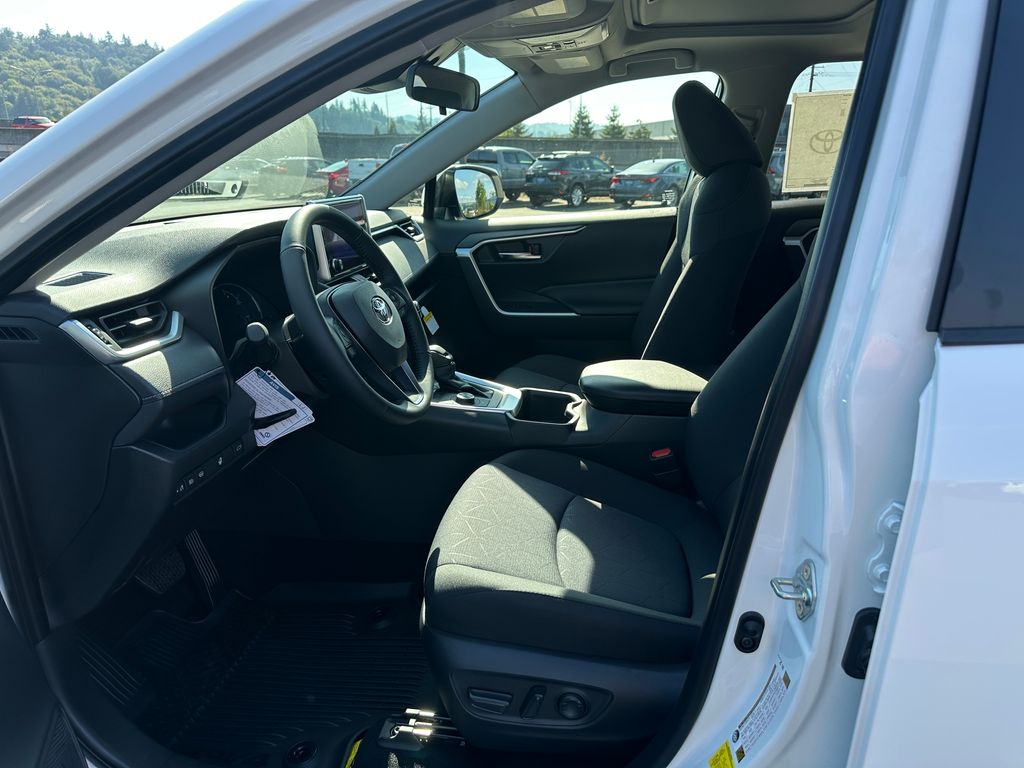 2025 Toyota RAV4 Hybrid XLE photo 14