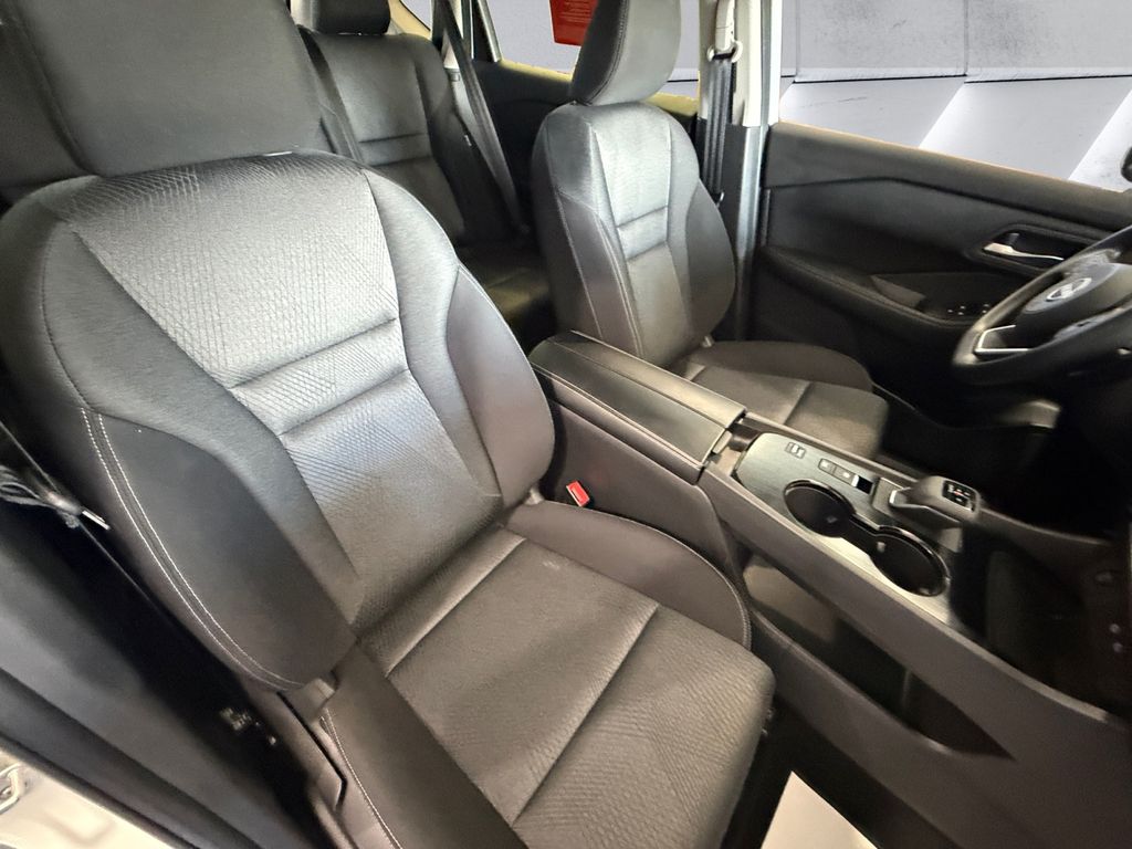 2024 Nissan Rogue SV photo 14