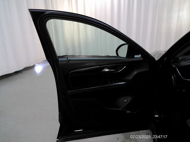 2023 Buick Envision Essence photo 13