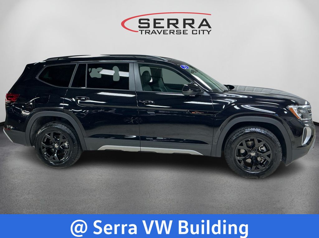 2025 Volkswagen Atlas Peak Edition photo 4