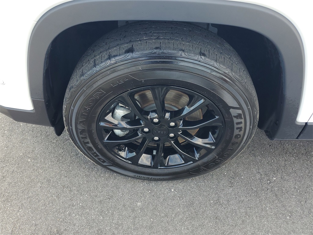 2023 Jeep Cherokee Altitude photo 2