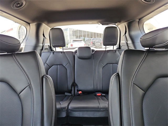 2025 Chrysler Pacifica photo 2