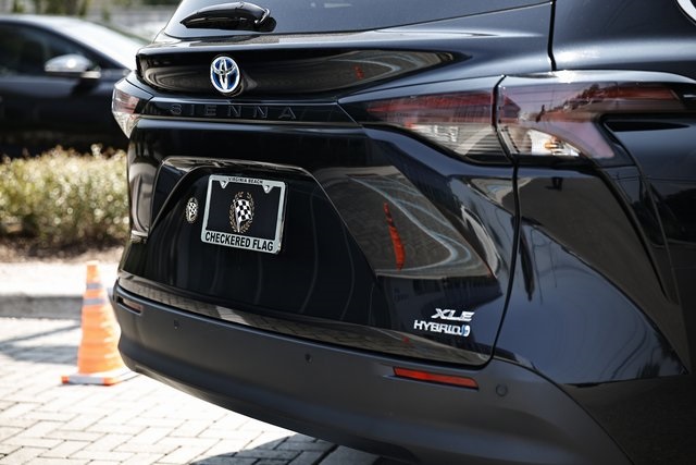 2024 Toyota Sienna XLE photo 9