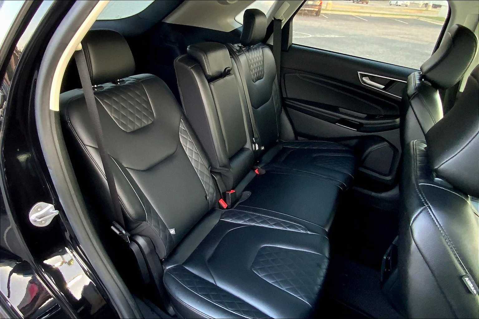 2023 Ford Edge Titanium photo 18