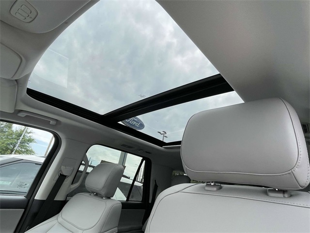 2025 Ford Expedition MAX photo 3