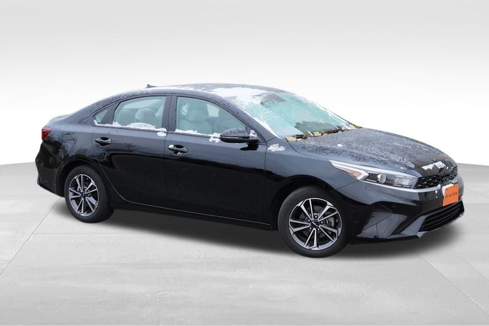 2023 Kia Forte LXS photo 2
