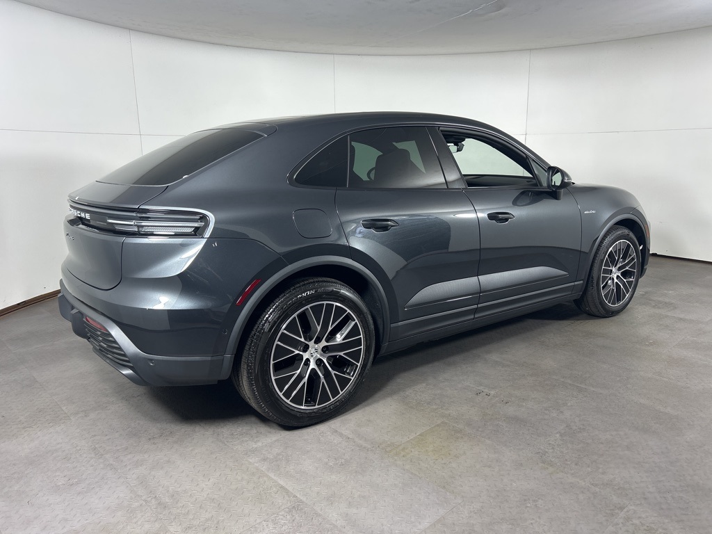 2025 Porsche Macan Electric 4 photo 4