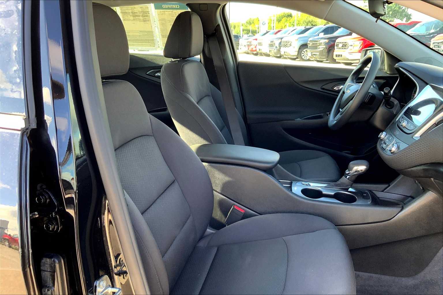 2023 Chevrolet Malibu LS photo 8