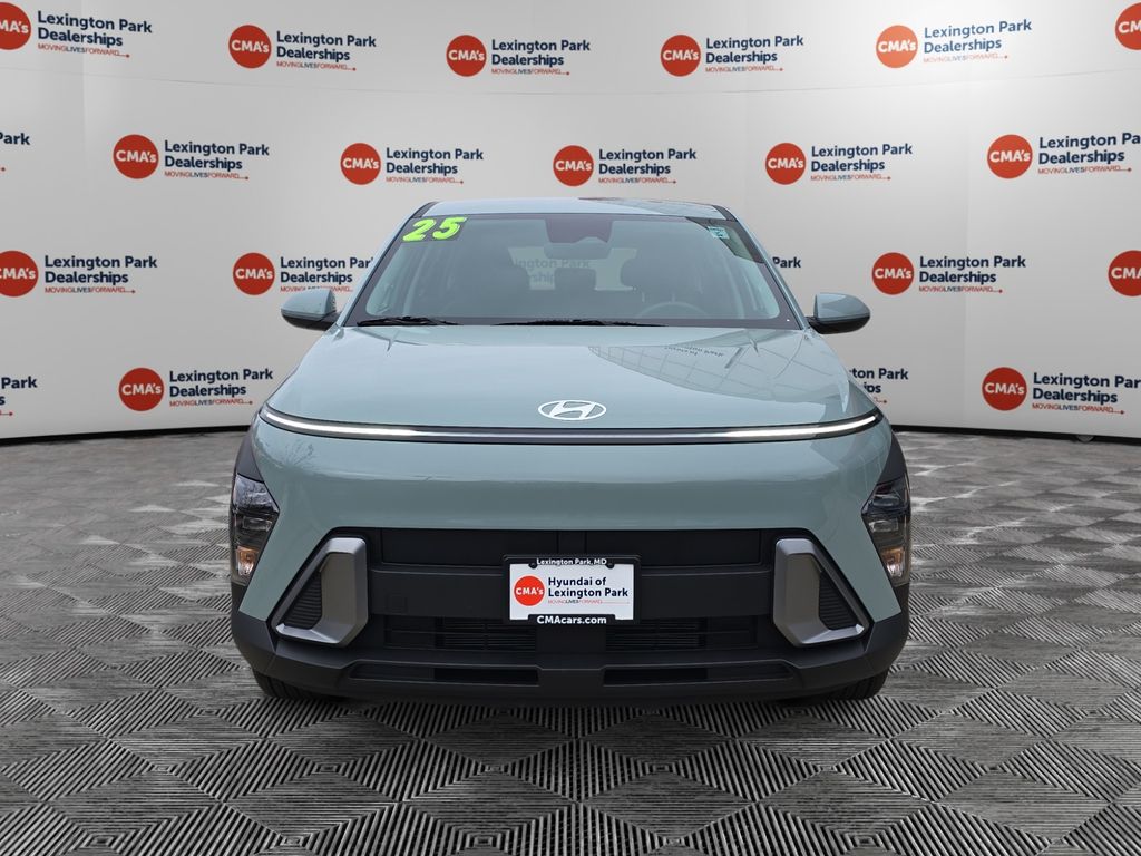 2025 Hyundai Kona SE photo 2