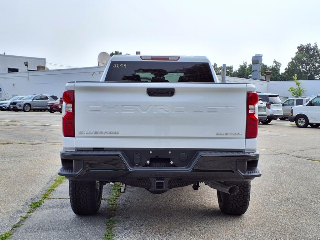 2025 Chevrolet Silverado 2500HD Custom photo 3