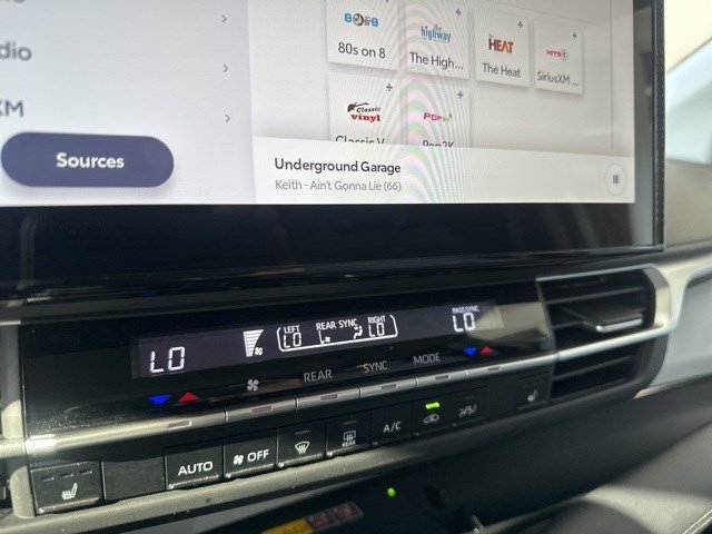 2025 Toyota Sienna XLE photo 20