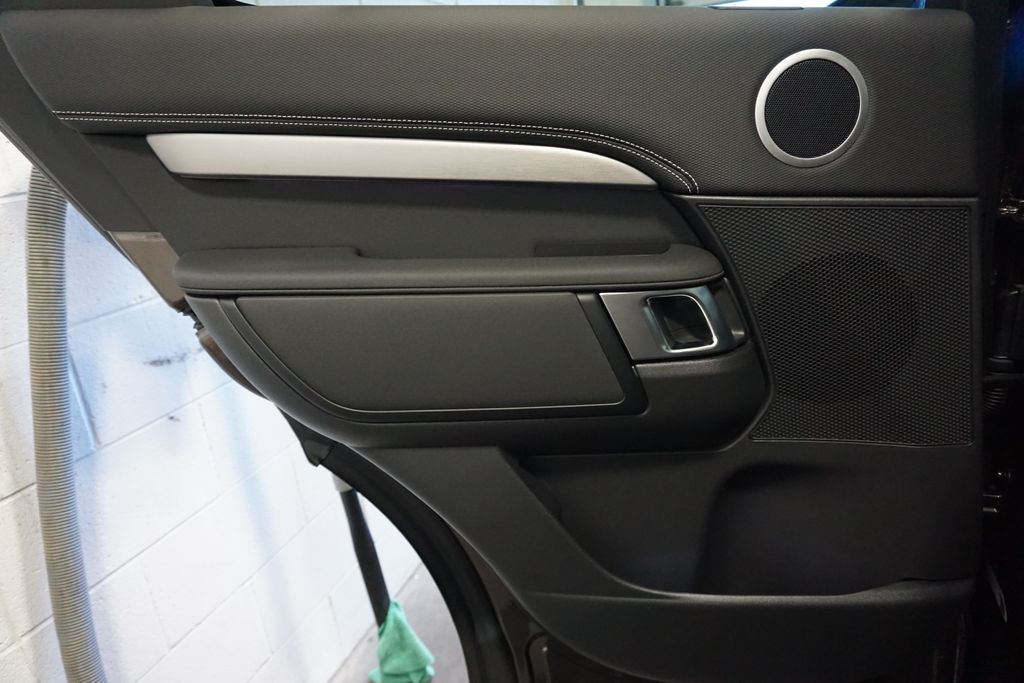 2025 Land Rover Discovery SE photo 27