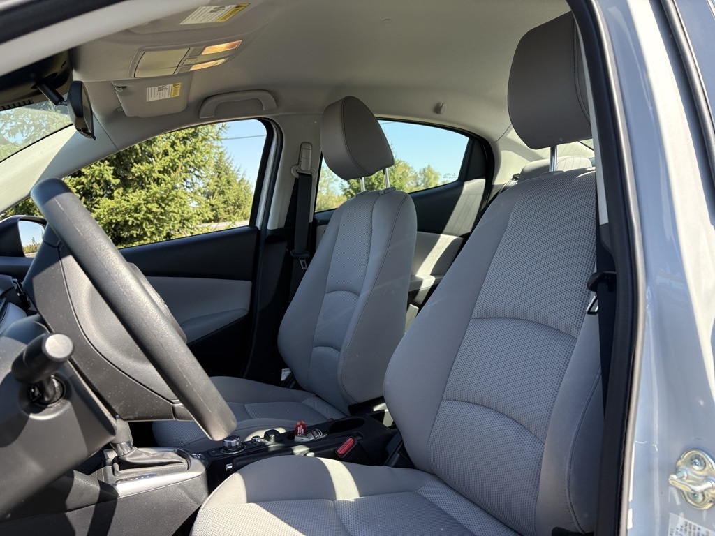 2019 Toyota Yaris L photo 5