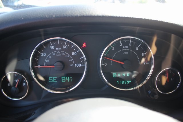 2015 Jeep Wrangler Unlimited Sahara photo 11