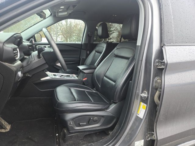 2022 Ford Explorer XLT photo 2