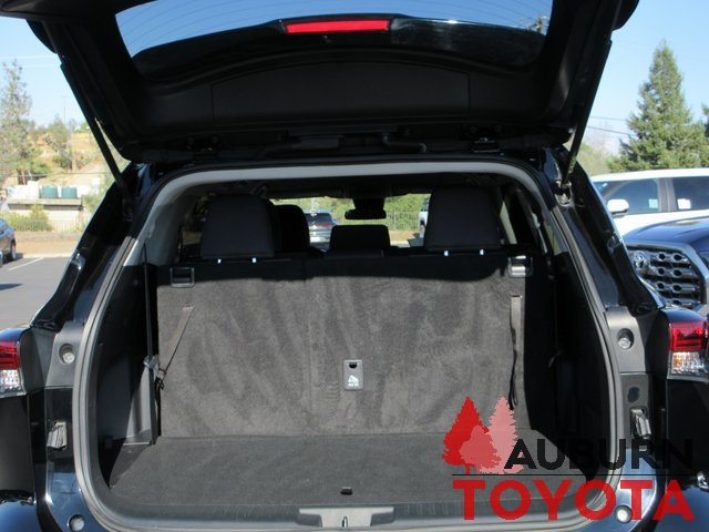 2023 Toyota Highlander L photo 4