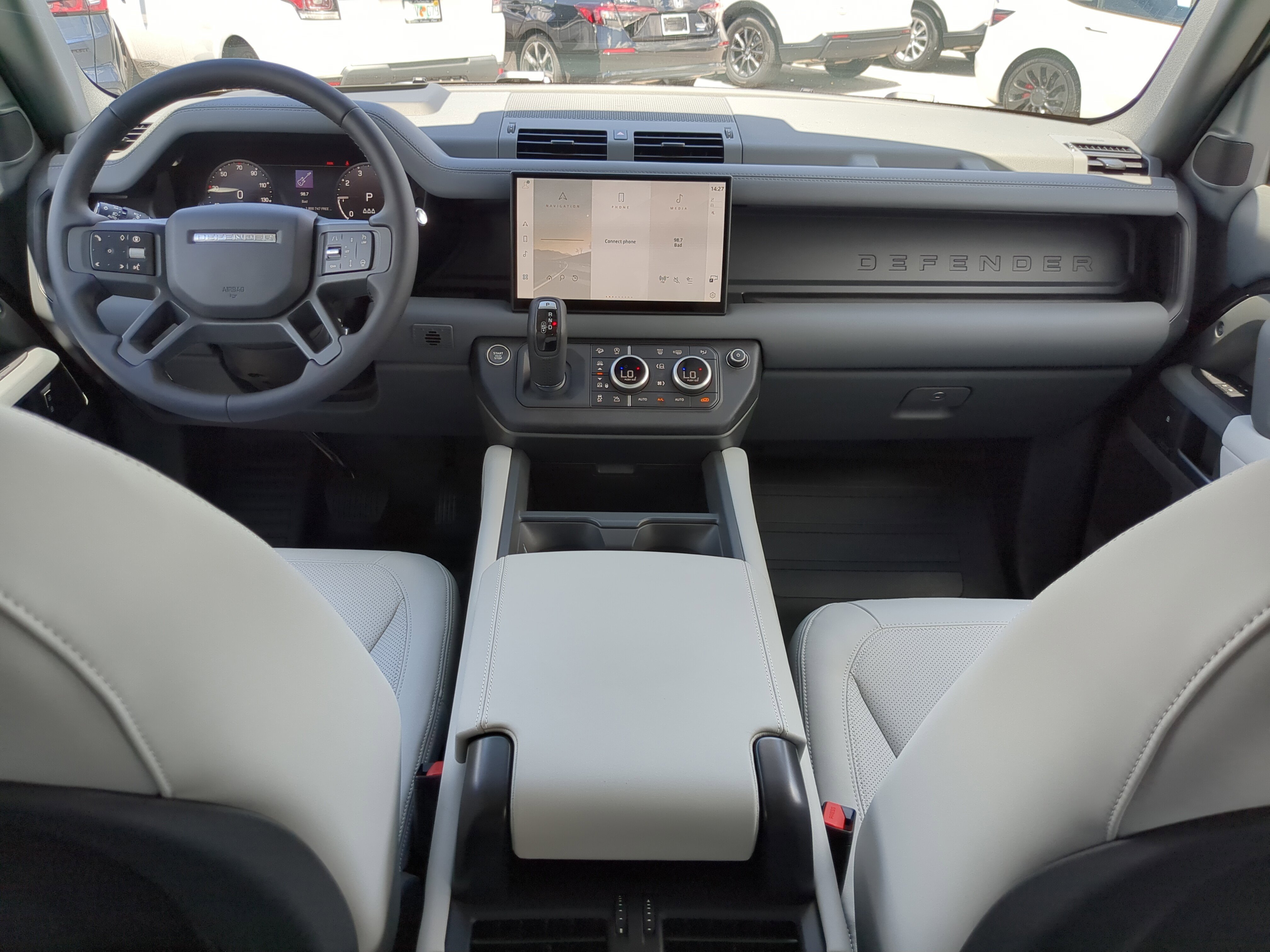 2025 Land Rover Defender 110 X-Dynamic SE photo 9