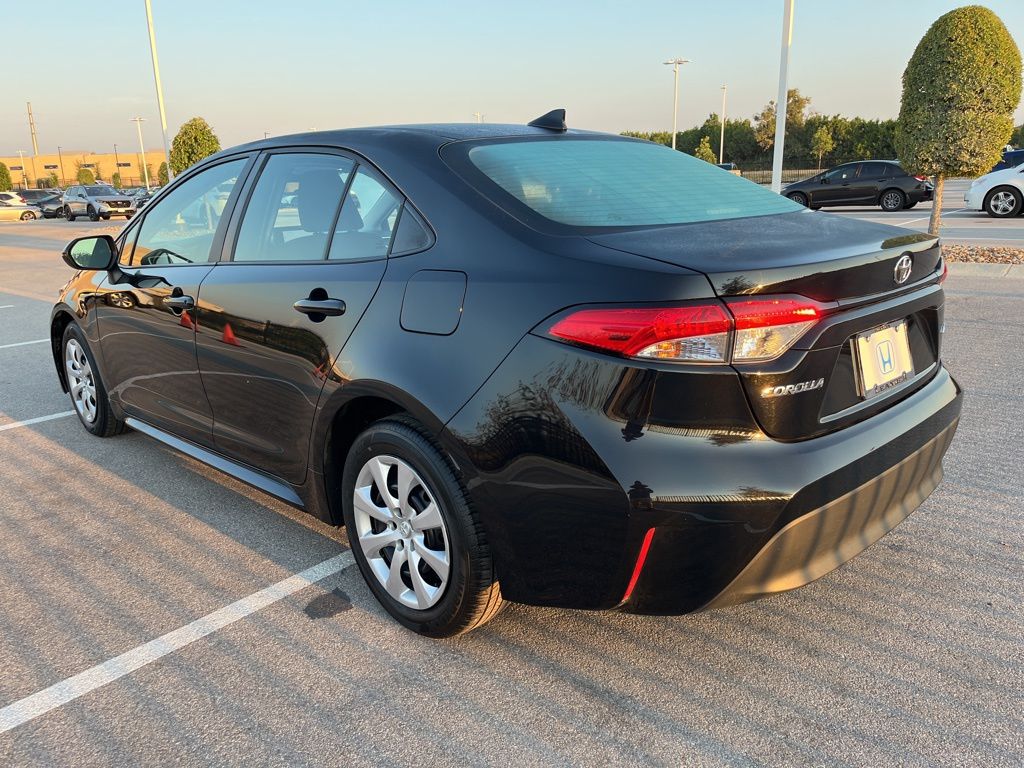 2023 Toyota Corolla LE photo 6