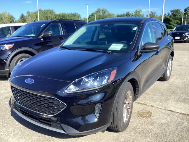 2022 Ford Escape SE photo 2