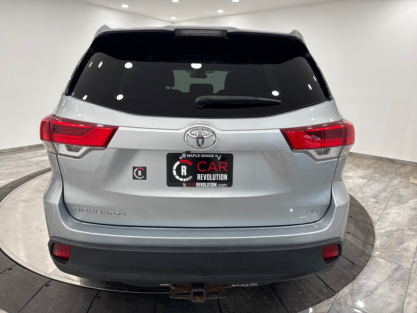 2018 Toyota Highlander LE photo 4