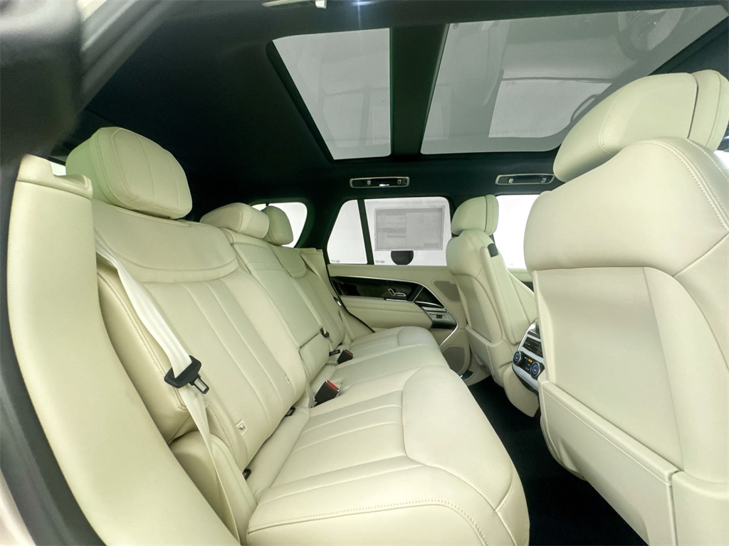 2025 Land Rover Range Rover SE photo 24