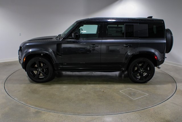 2025 Land Rover Defender 110 V8 photo 2