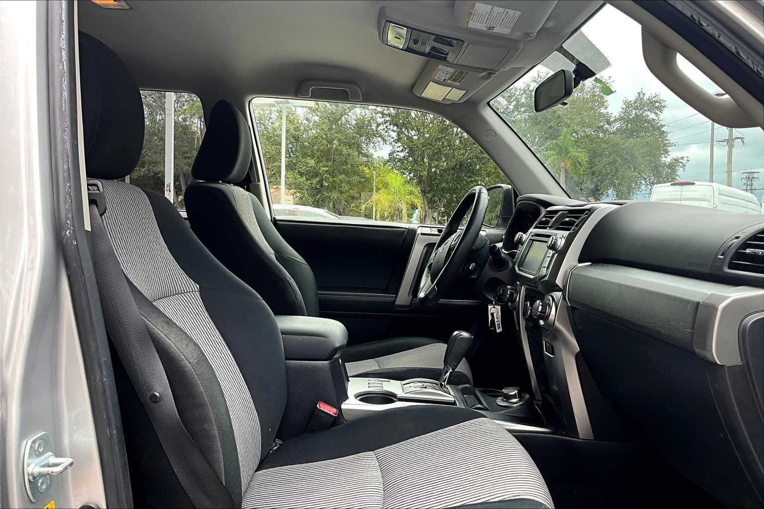 2014 Toyota 4Runner SR5 photo 8