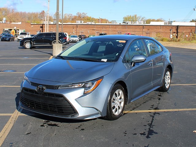 Used 2025 Toyota Corolla LE with VIN 5YFB4MDE8SP234065 for sale in Northfield, Minnesota