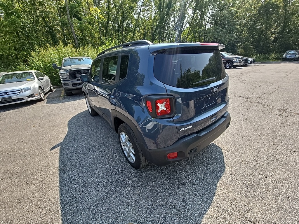 2022 Jeep Renegade Latitude photo 3