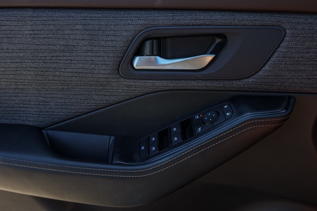2023 Nissan Rogue SV photo 22