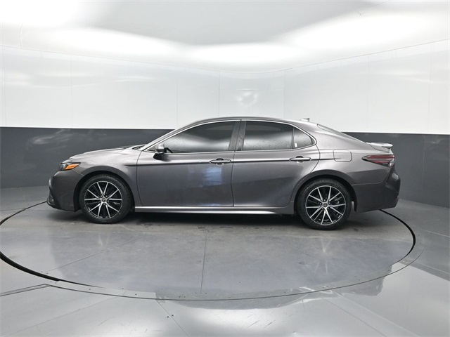 2021 Toyota Camry SE photo 2