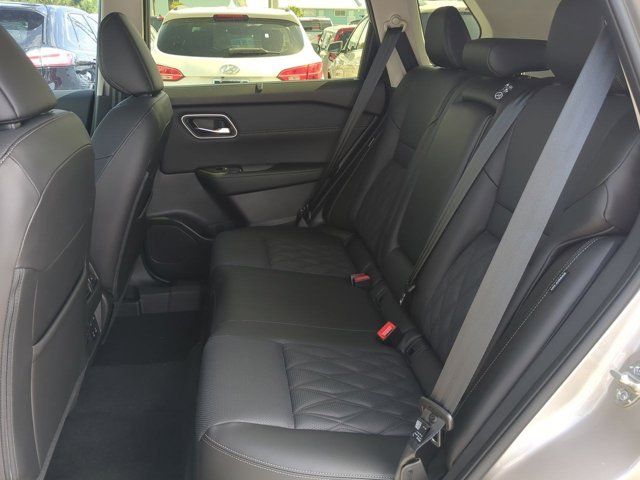 2025 Nissan Rogue Platinum photo 14