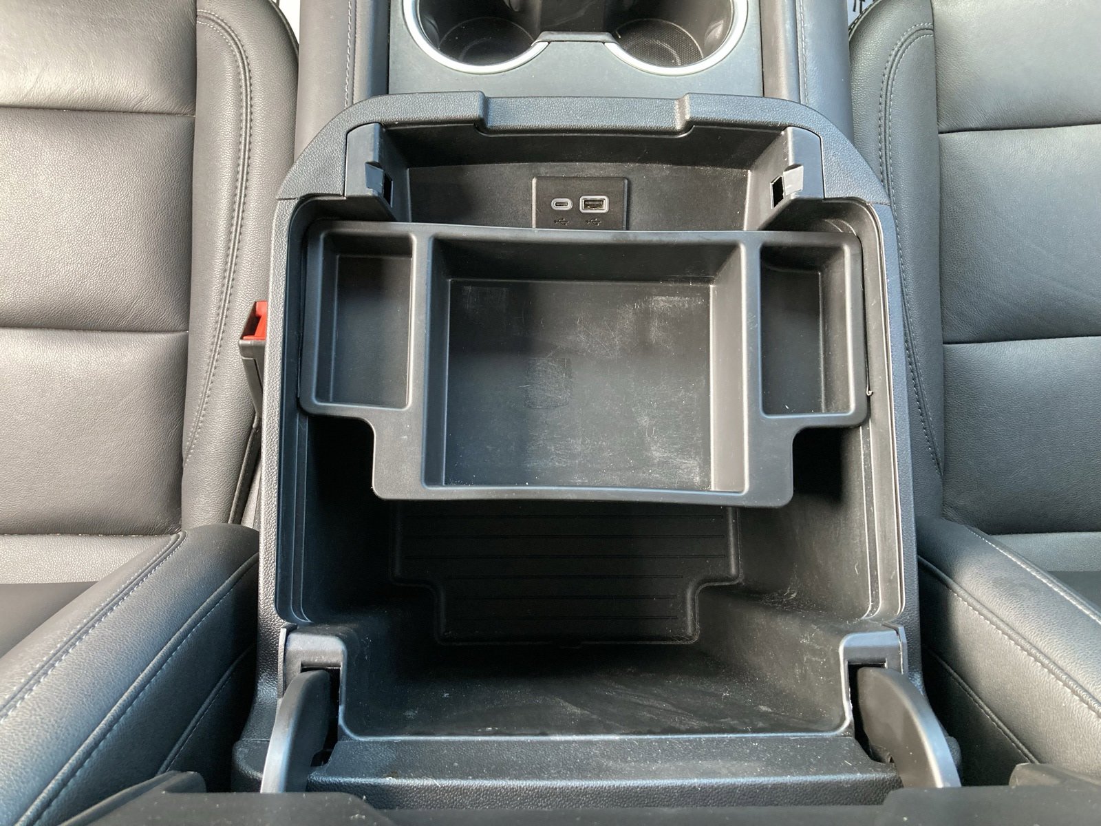 2024 Chevrolet Suburban Z71 photo 35