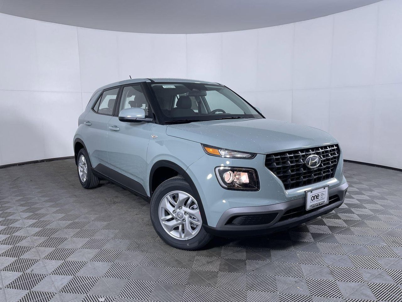 2025 Hyundai Venue SE photo 3