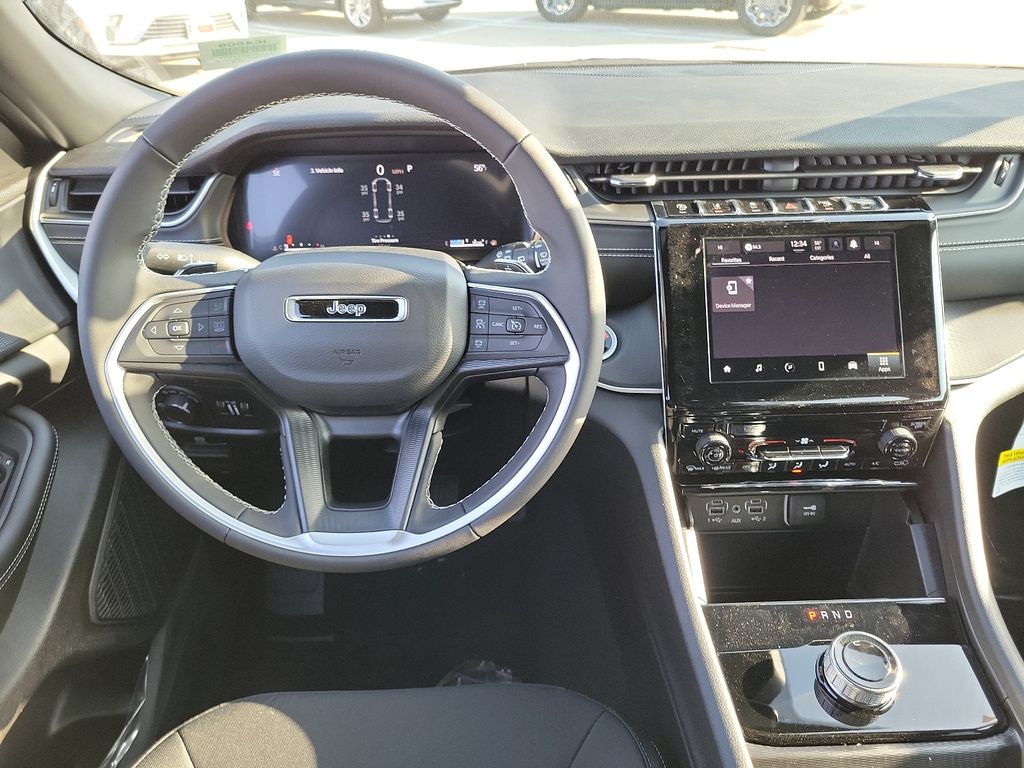 2025 Jeep Grand Cherokee Laredo X photo 3