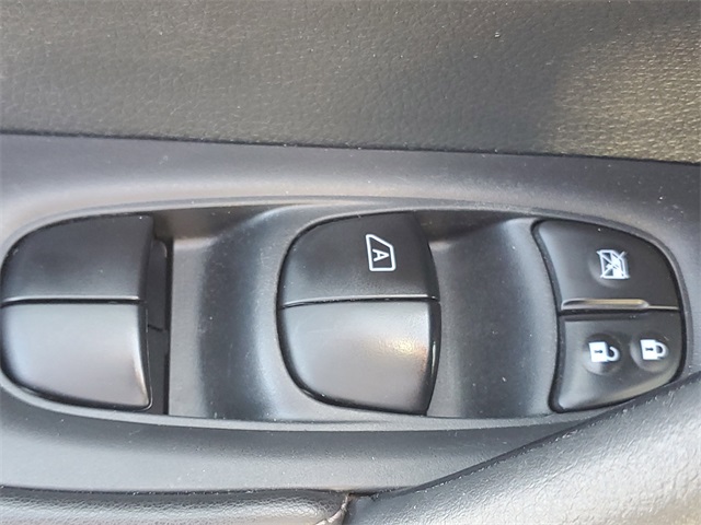 2019 Nissan Rogue SL photo 19