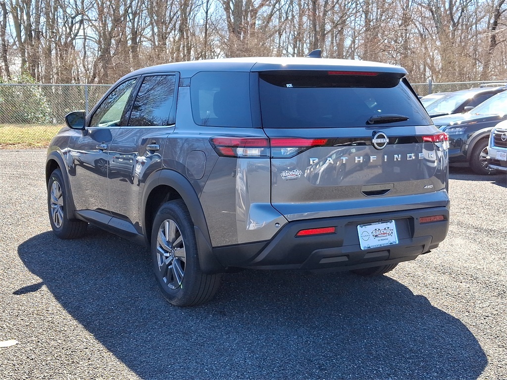 2025 Nissan Pathfinder S photo 3