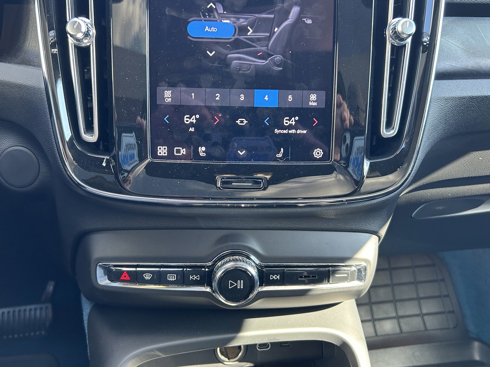 2023 Volvo C40 Recharge Ultimate photo 23