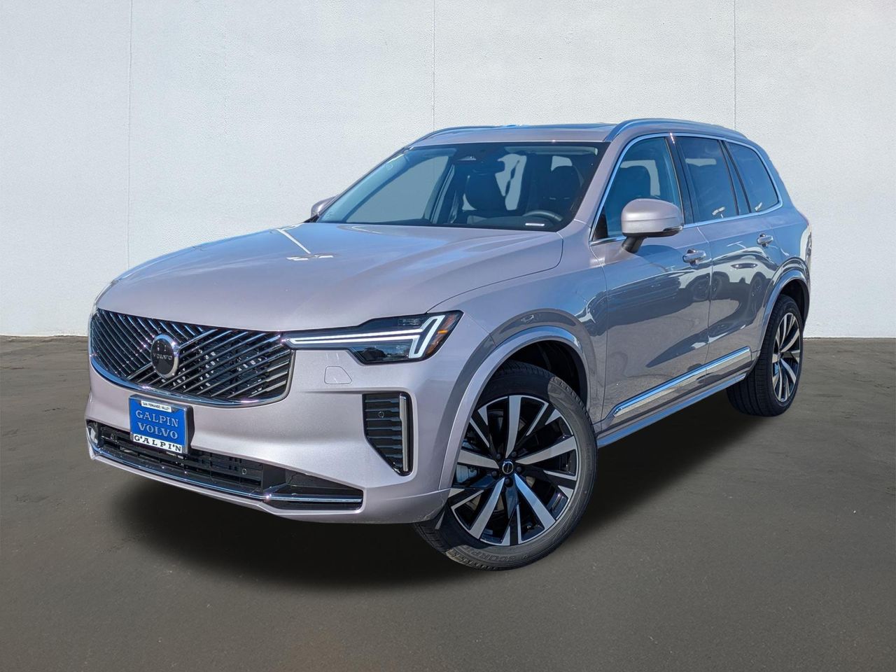 2026 Volvo XC90 Core's photo