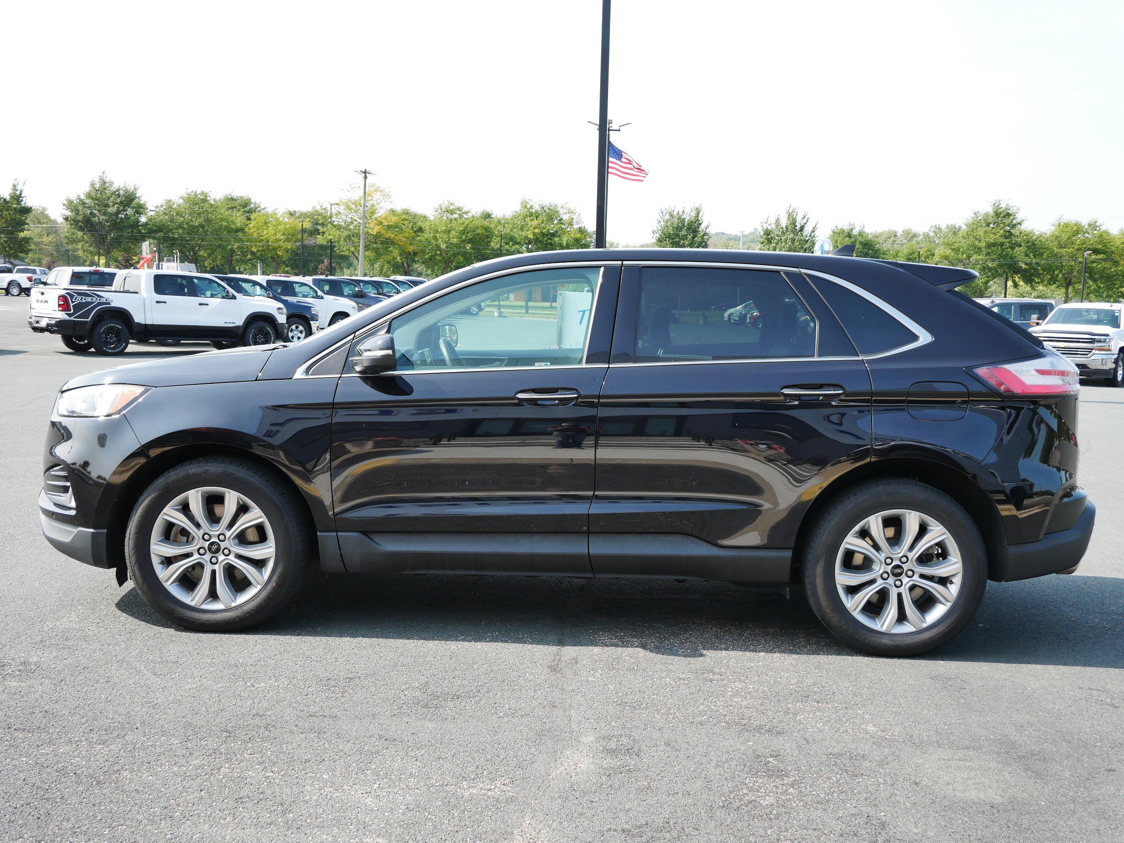 2024 Ford Edge Titanium photo 5