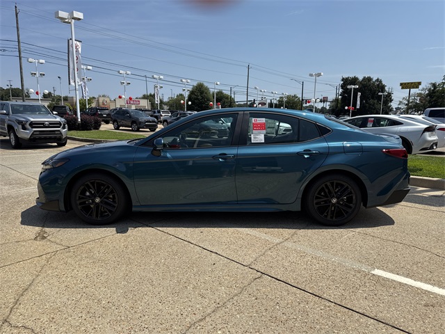 2025 Toyota Camry SE photo 6