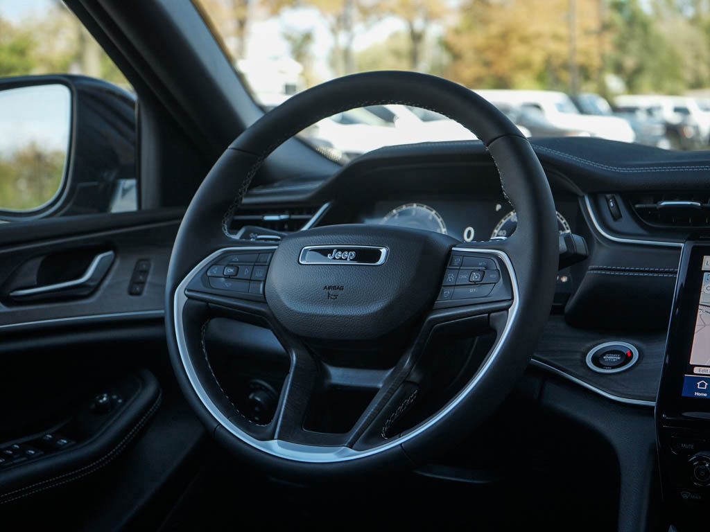 2025 Jeep Grand Cherokee Limited photo 11